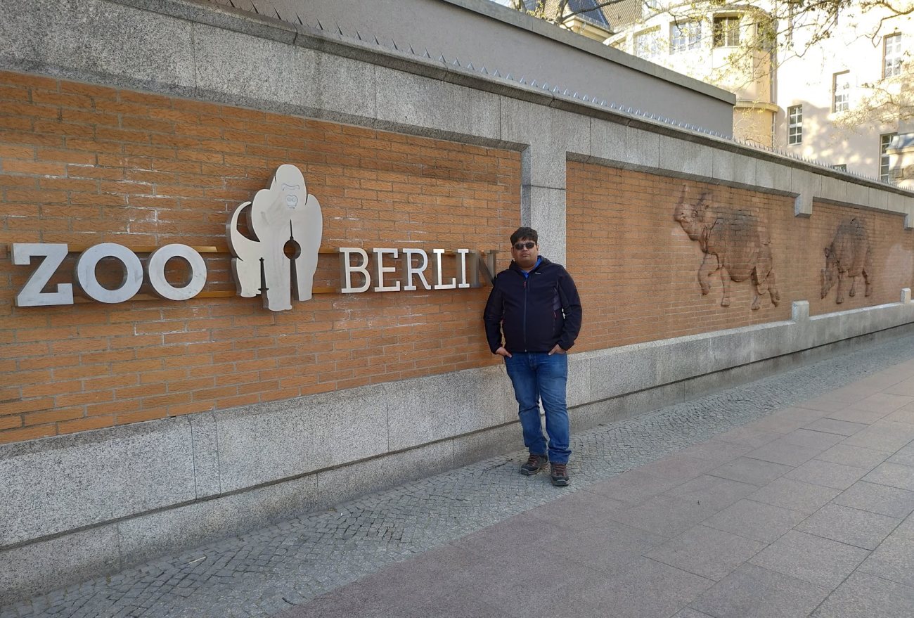 Vishwa Ranjan at the entrance wall of Zoo Berlin